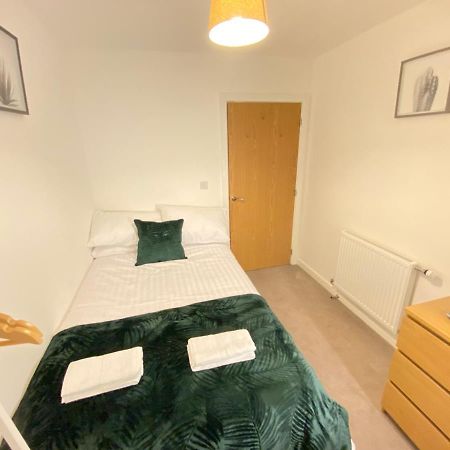 3 Bedrooms Double Or Single Beds, 2 Parking Spaces! Wifi & Smart Tv'S, Balcony Portsmouth Exterior foto