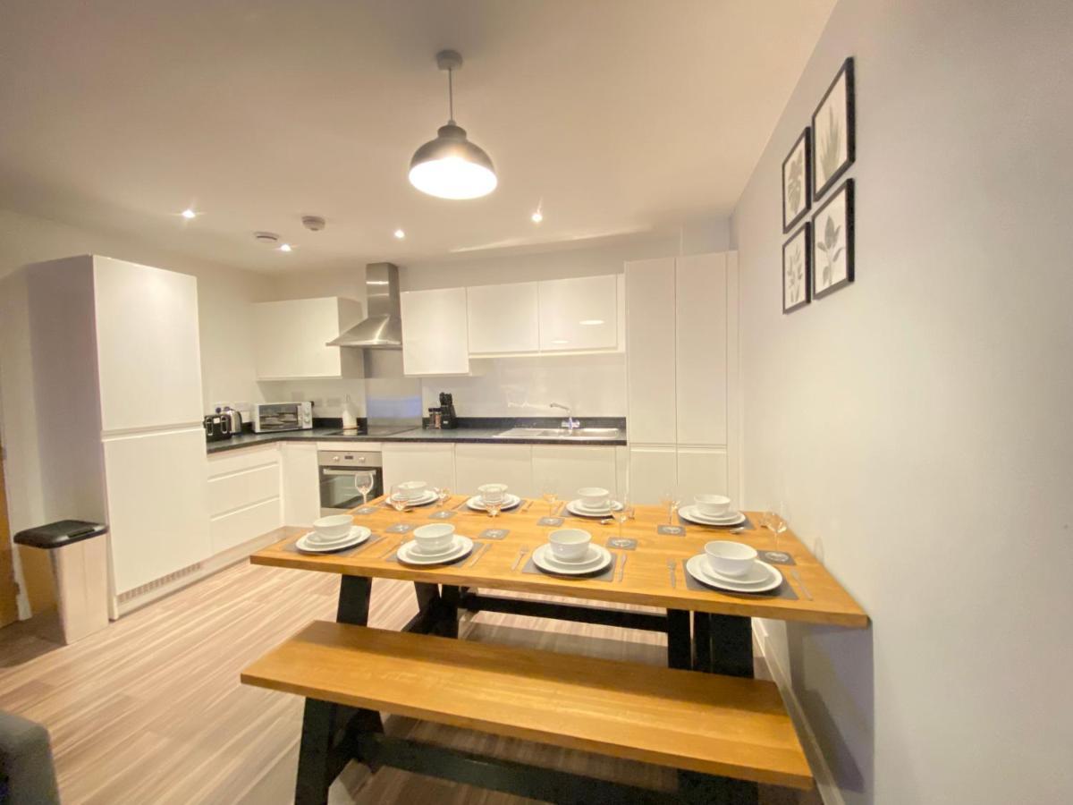 3 Bedrooms Double Or Single Beds, 2 Parking Spaces! Wifi & Smart Tv'S, Balcony Portsmouth Exterior foto