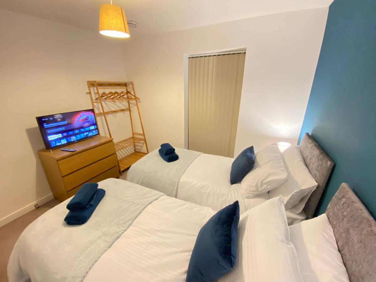 3 Bedrooms Double Or Single Beds, 2 Parking Spaces! Wifi & Smart Tv'S, Balcony Portsmouth Exterior foto