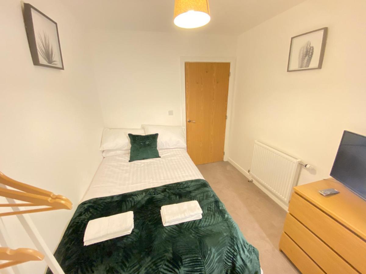 3 Bedrooms Double Or Single Beds, 2 Parking Spaces! Wifi & Smart Tv'S, Balcony Portsmouth Exterior foto