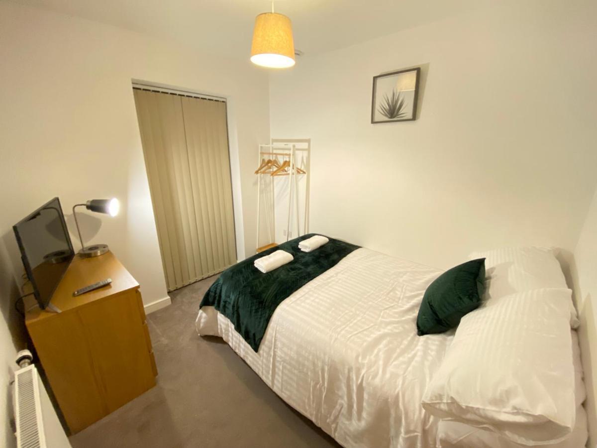 3 Bedrooms Double Or Single Beds, 2 Parking Spaces! Wifi & Smart Tv'S, Balcony Portsmouth Exterior foto