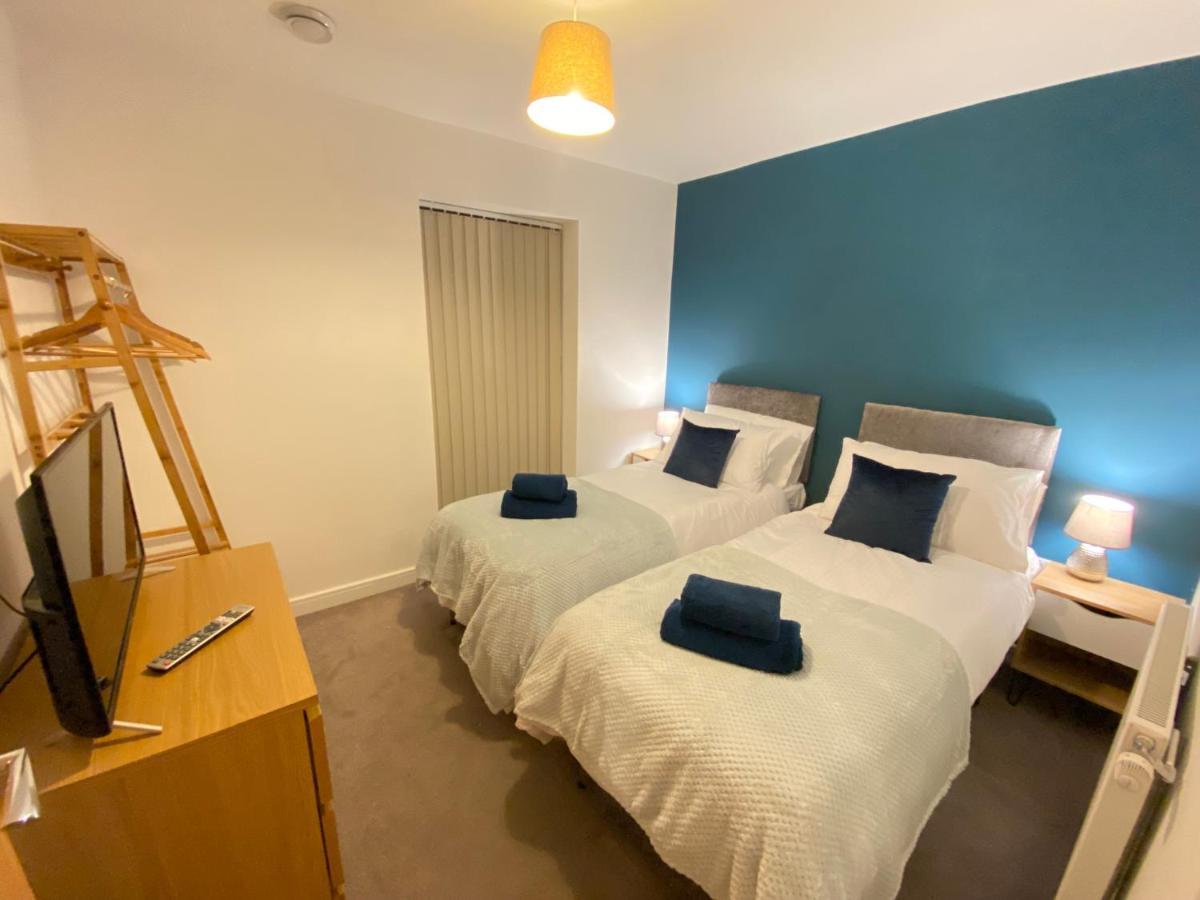 3 Bedrooms Double Or Single Beds, 2 Parking Spaces! Wifi & Smart Tv'S, Balcony Portsmouth Exterior foto